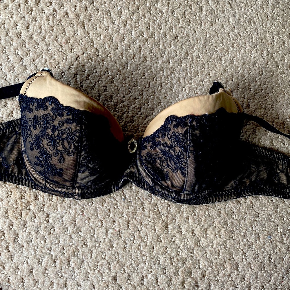 A 30 new sexy lace bra